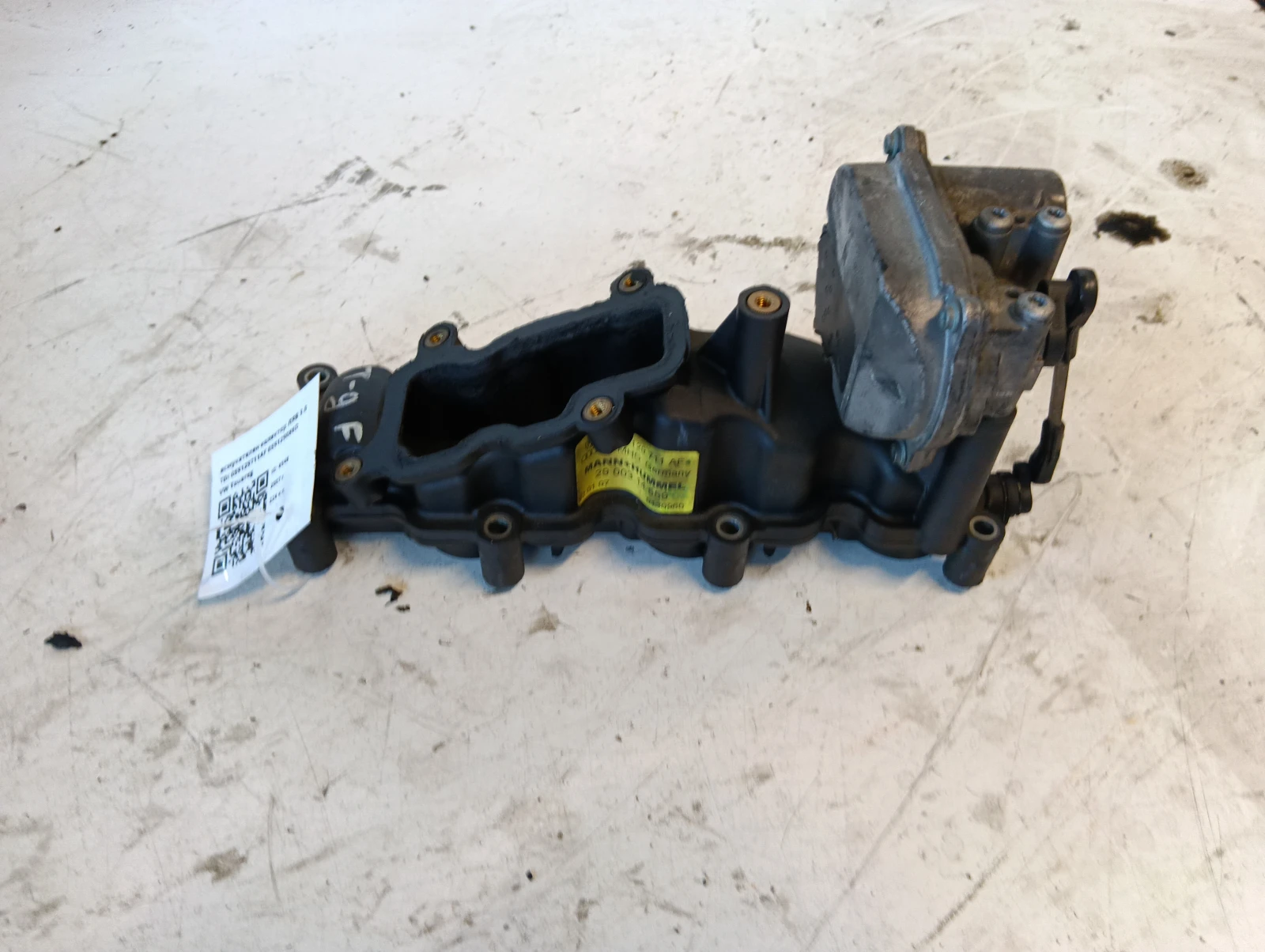 всмукателен колектор ЛЯВ 3.0 TDI 059129711AF 059129086D VW Touareg