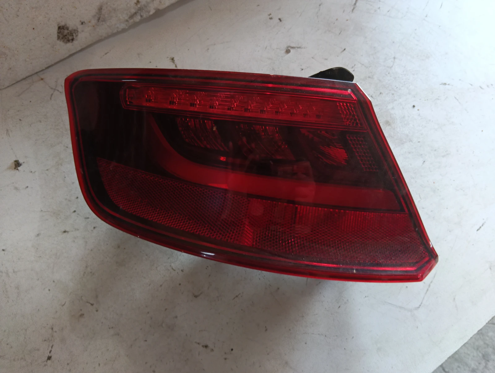 стоп ляв външен диоден 8V4945095A Audi A3