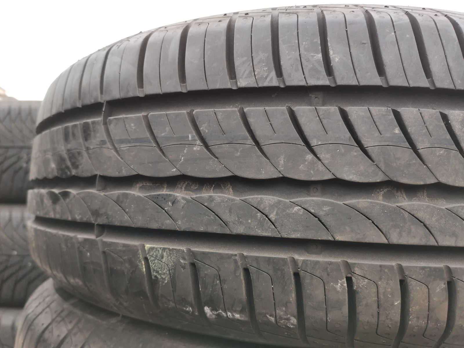 Гуми Летни 195/60R15, снимка 4 - Гуми и джанти - 54059987
