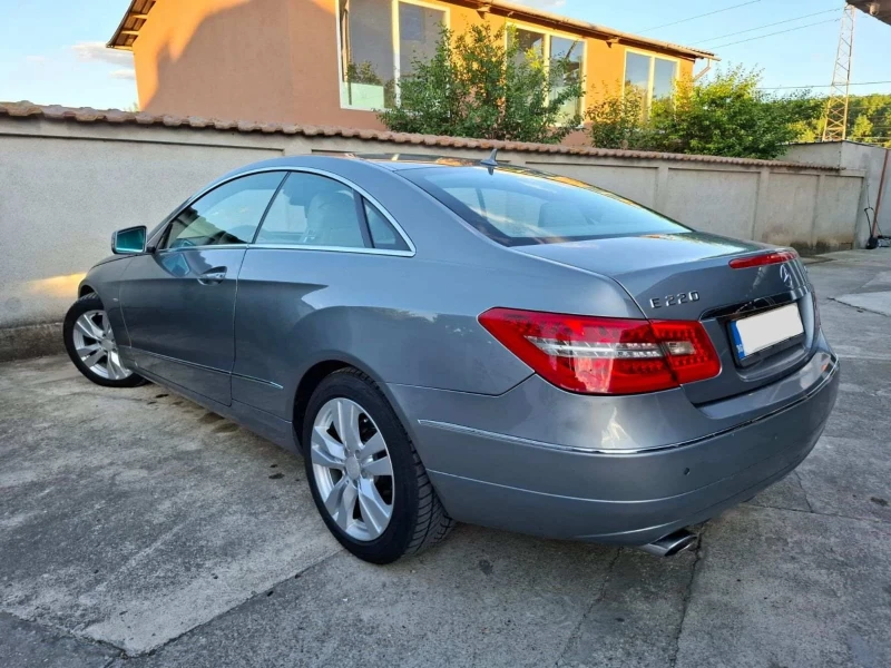 Mercedes-Benz E 220, снимка 8 - Автомобили и джипове - 50988766