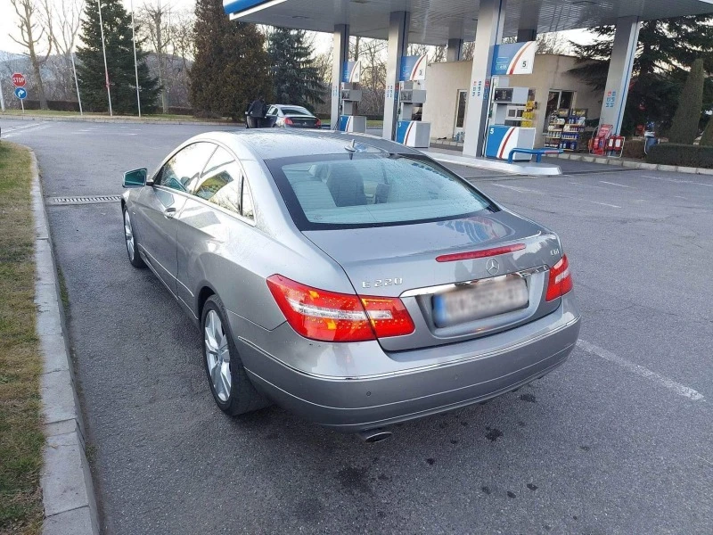 Mercedes-Benz E 220, снимка 7 - Автомобили и джипове - 47653114