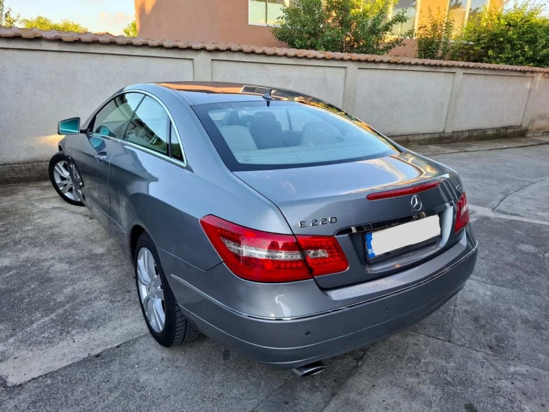 Mercedes-Benz E 220, снимка 7 - Автомобили и джипове - 50988766