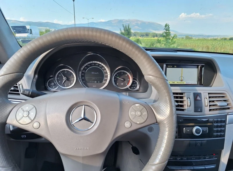 Mercedes-Benz E 220, снимка 14 - Автомобили и джипове - 47653114