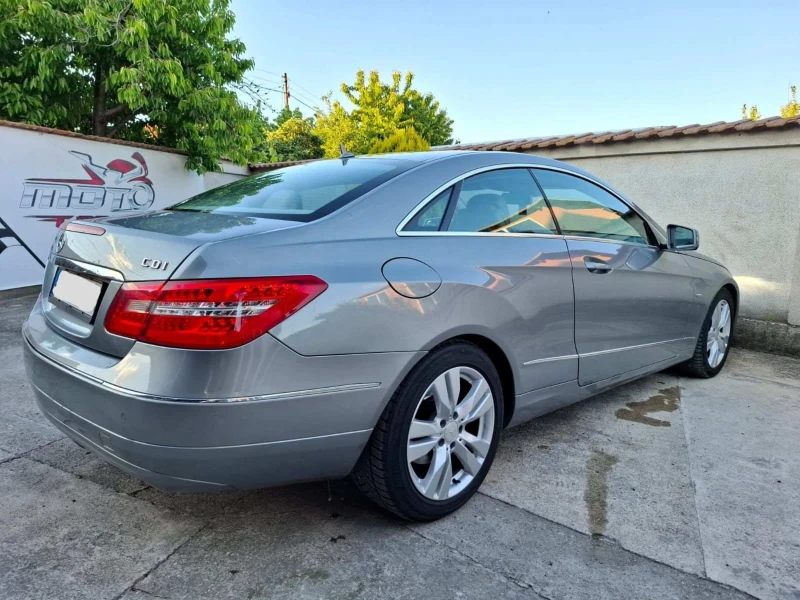 Mercedes-Benz E 220, снимка 5 - Автомобили и джипове - 50988766