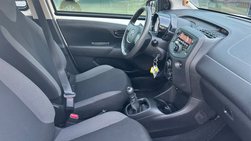 Toyota Aygo 1.0i, снимка 9 - Автомобили и джипове - 47281795