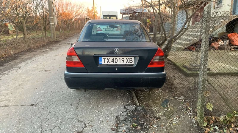 Mercedes-Benz C 180, снимка 2 - Автомобили и джипове - 48451047