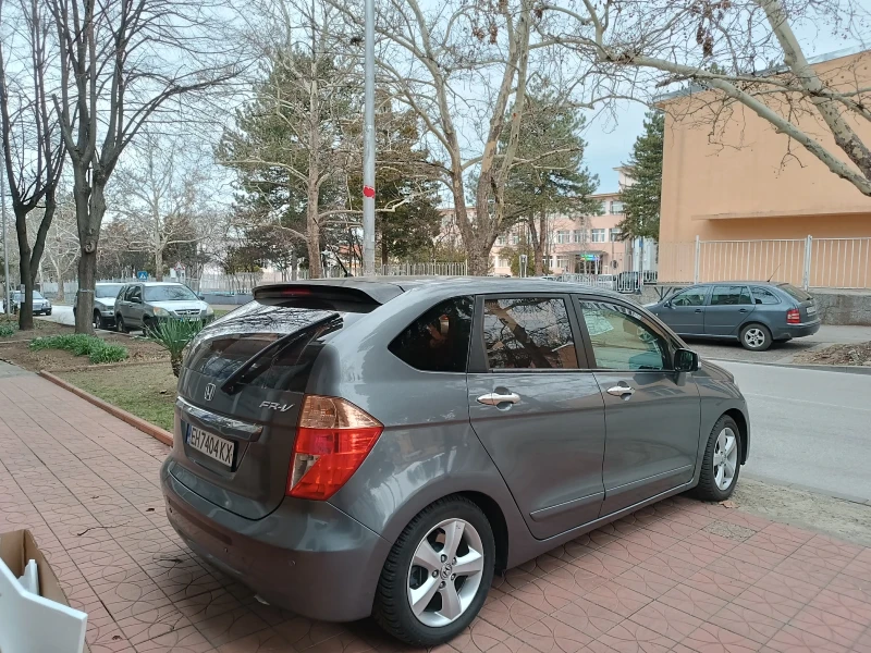 Honda Fr-v, снимка 4 - Автомобили и джипове - 48949150