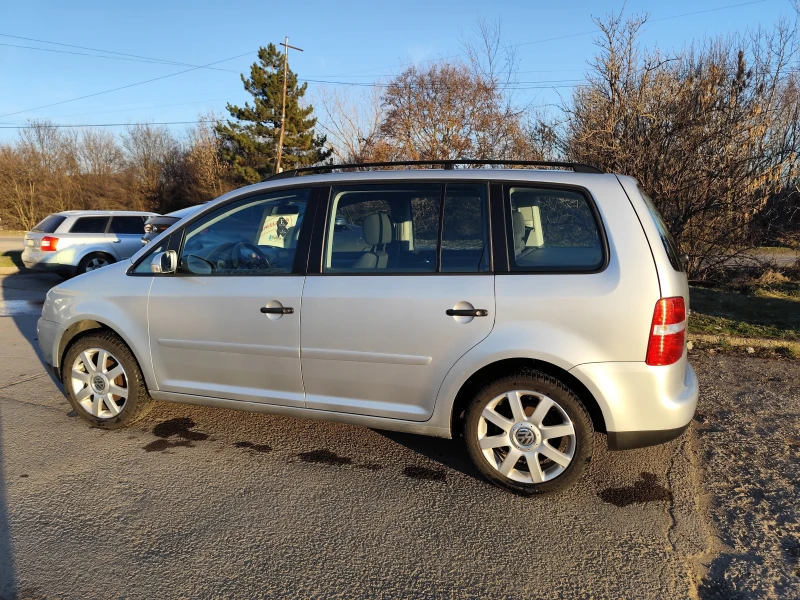 VW Touran 1.6 Бензин 101кс, снимка 3 - Автомобили и джипове - 49398818