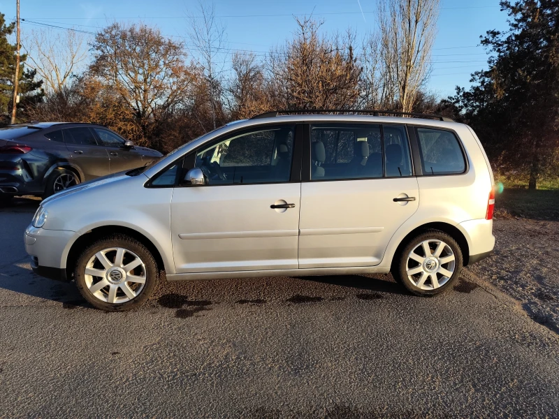 VW Touran 1.6 Бензин 101кс, снимка 2 - Автомобили и джипове - 49398818