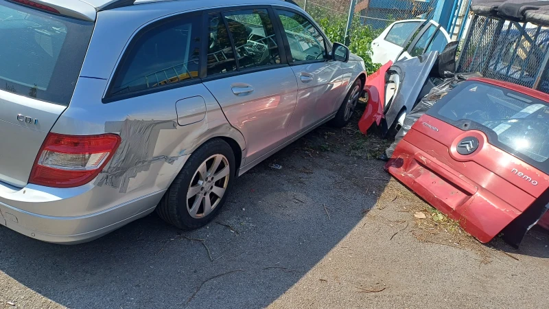 Mercedes-Benz C 220, снимка 4 - Автомобили и джипове - 51653249
