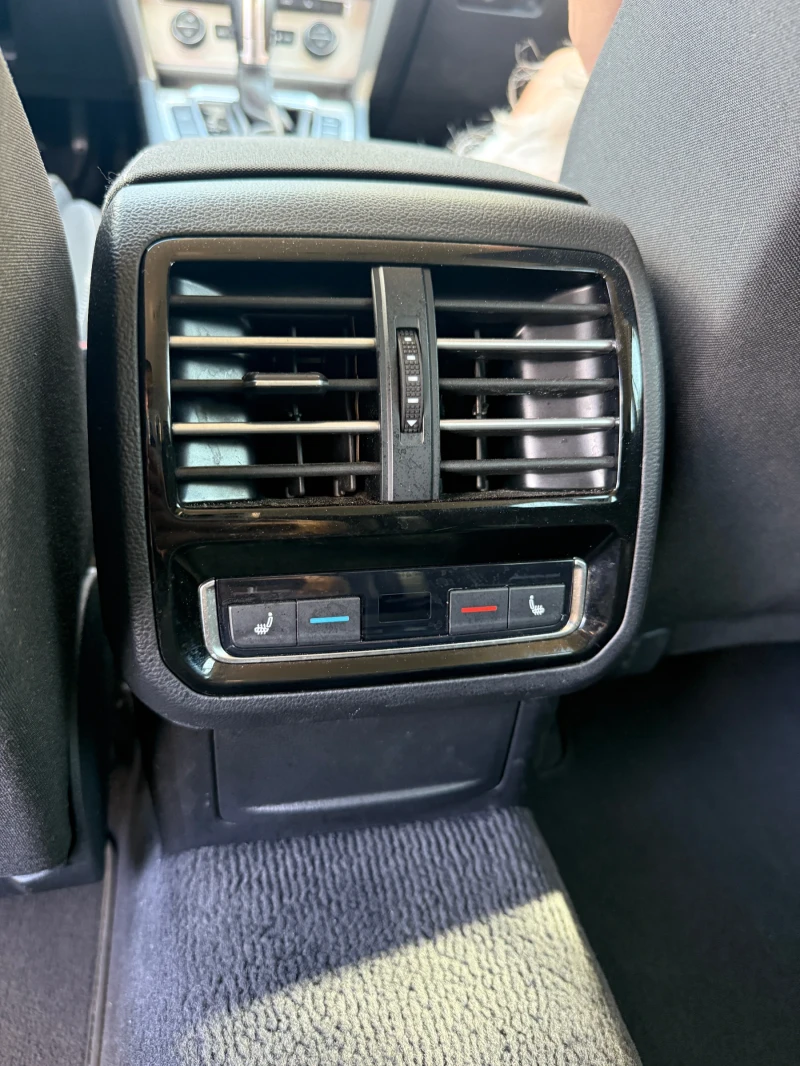 VW Passat 2.0TDI* DSG* DIGITAL* DISTRONIC* KEYLESS GO, снимка 12 - Автомобили и джипове - 51711141