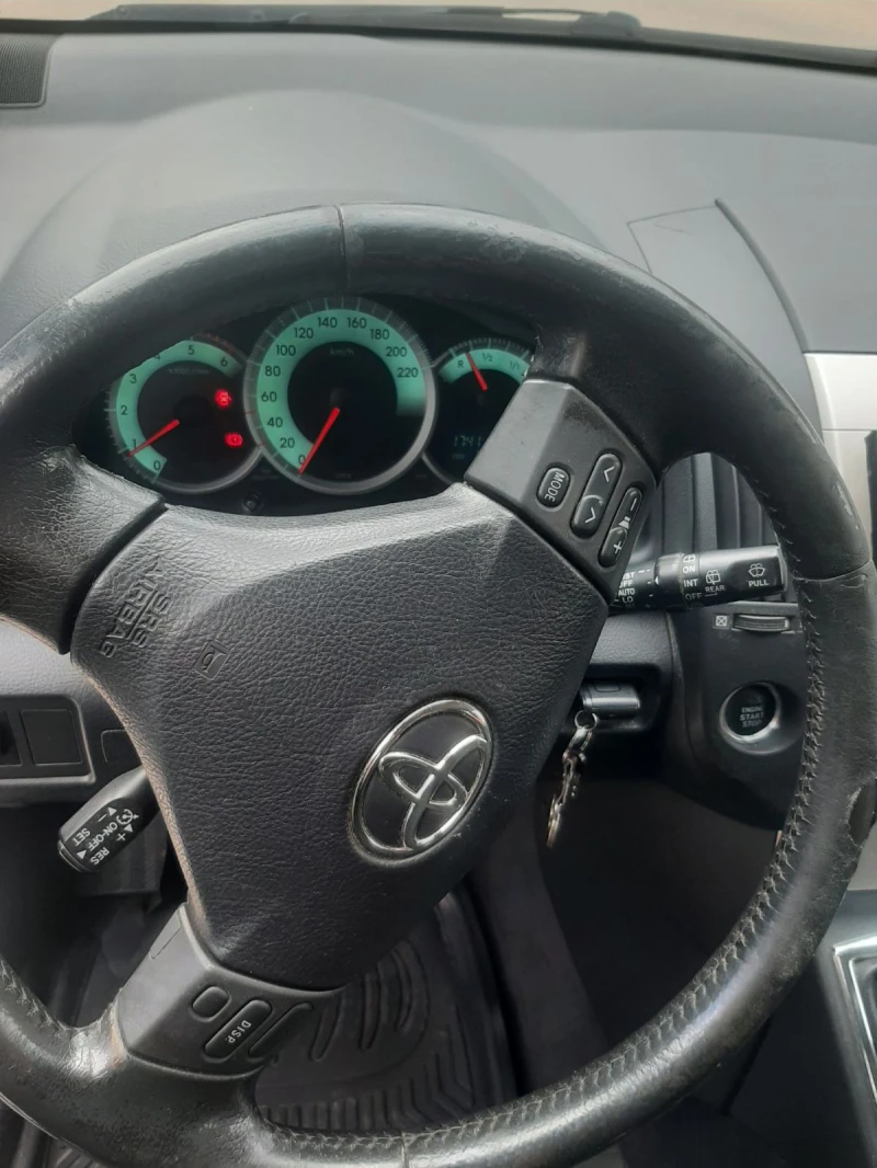 Toyota Corolla verso 2.0, снимка 9 - Автомобили и джипове - 52013599