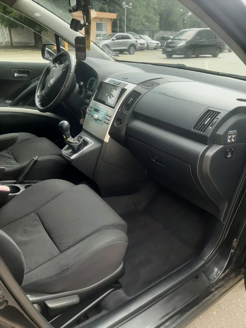 Toyota Corolla verso 2.0, снимка 13 - Автомобили и джипове - 52013599