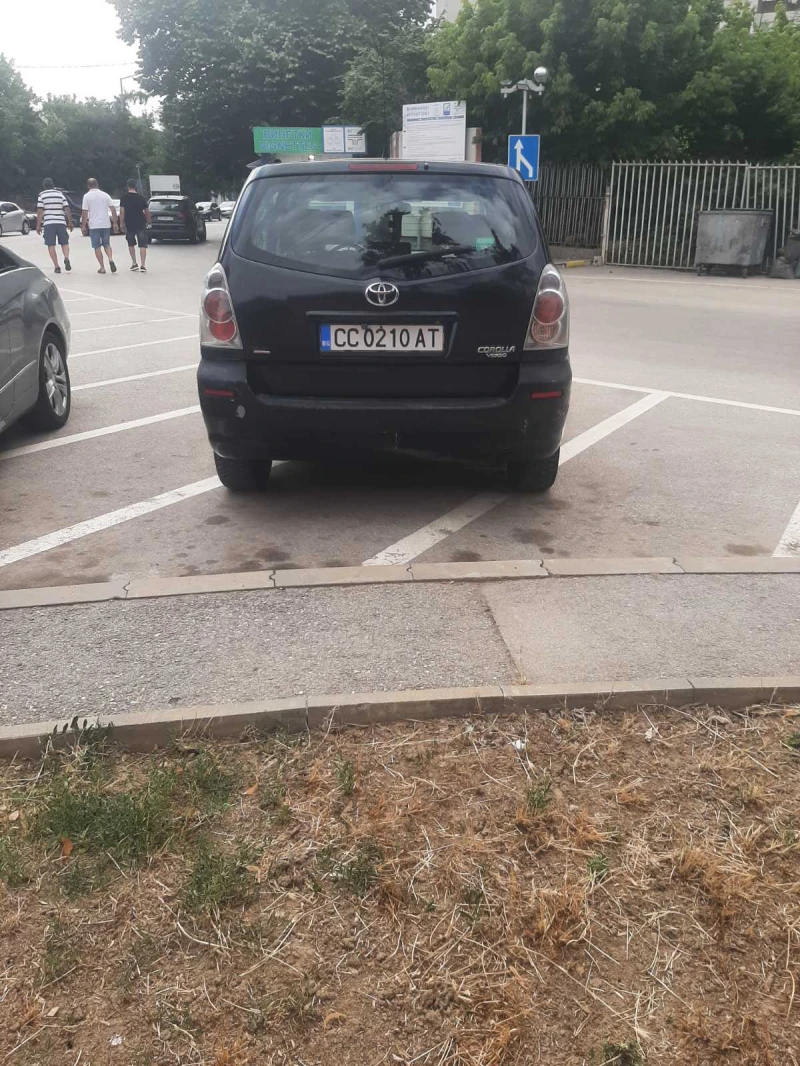 Toyota Corolla verso 2.0, снимка 2 - Автомобили и джипове - 52013599