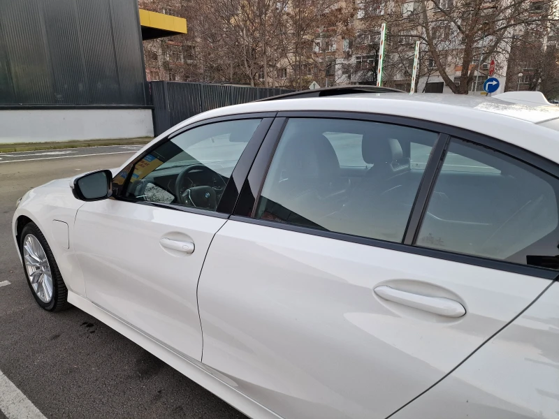 BMW 330 xDrive Plug-In Hybrid 2023 | 288 hp | 4x4 | US, снимка 10 - Автомобили и джипове - 52838754