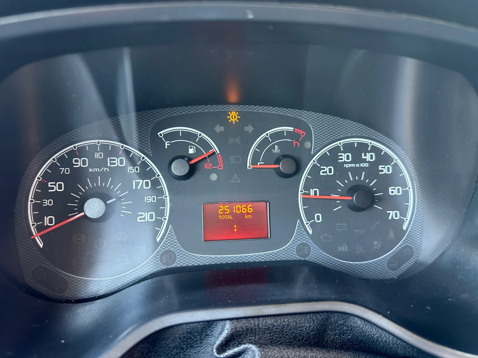 Fiat Doblo 1.3 - изображение 8