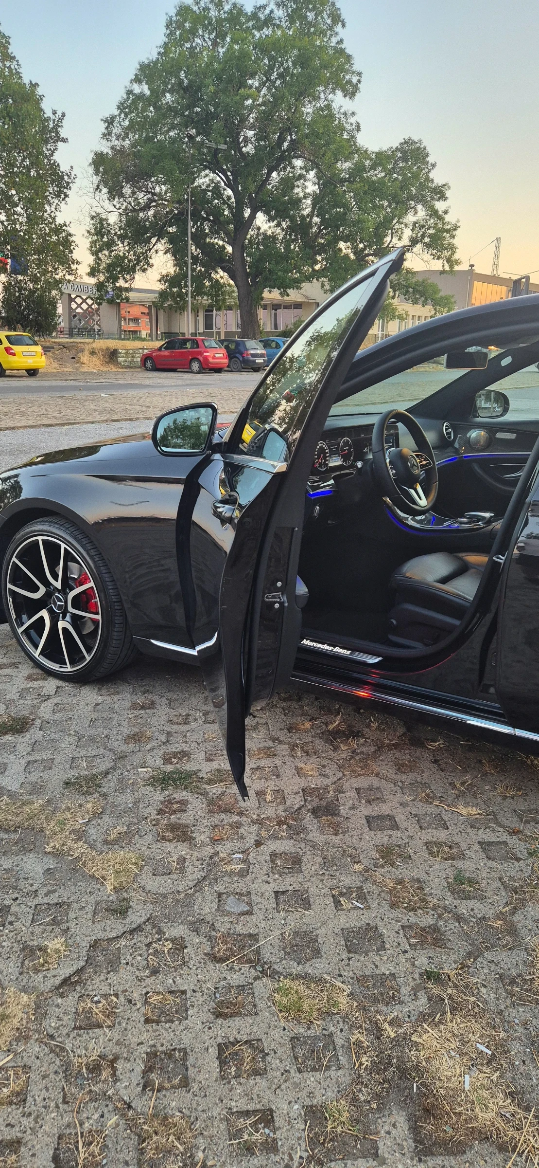 Mercedes-Benz E 220 AMG OPTIC - изображение 4