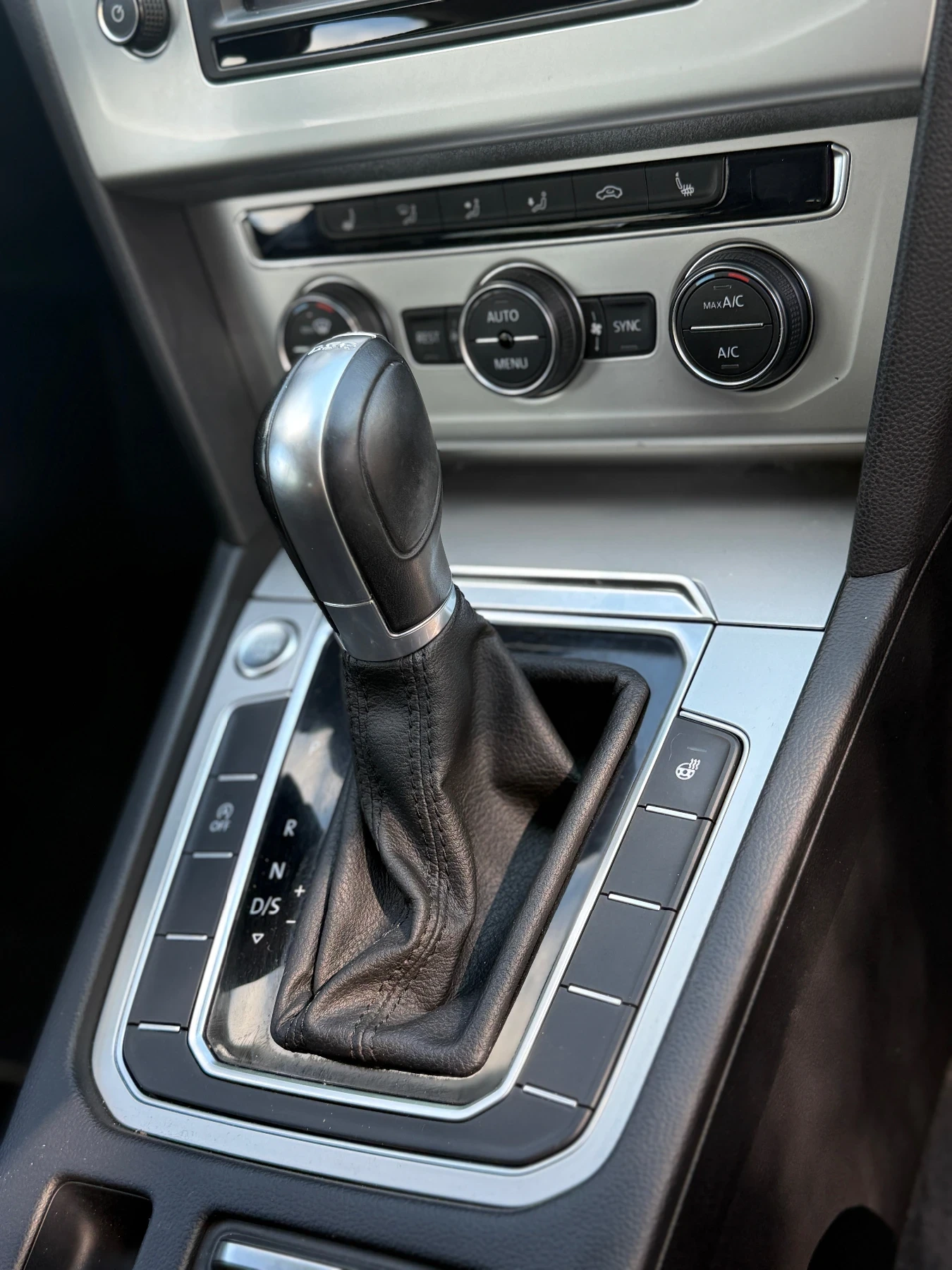 VW Passat 2.0TDI* DSG* DIGITAL* DISTRONIC* KEYLESS GO - изображение 10