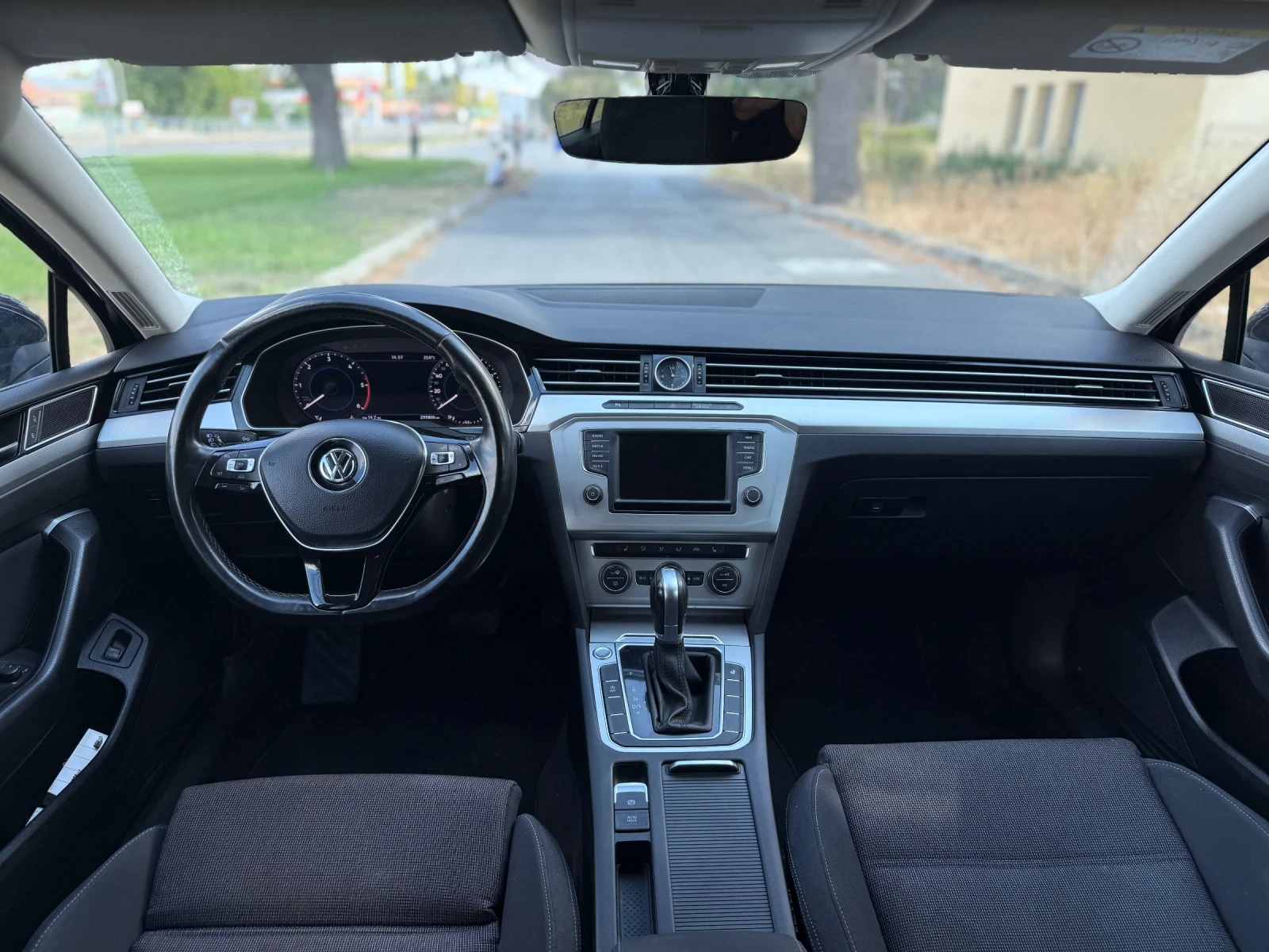 VW Passat 2.0TDI* DSG* DIGITAL* DISTRONIC* KEYLESS GO - изображение 9