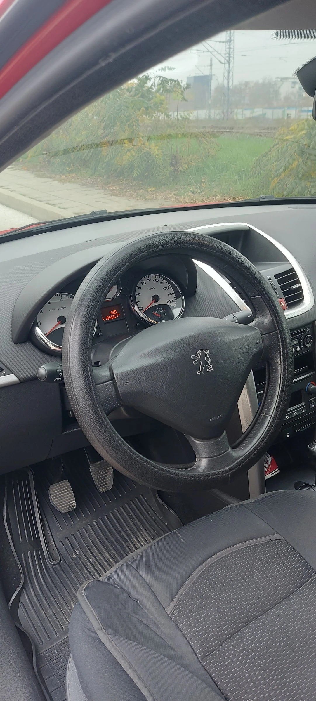 Peugeot 207 1.4 75к.с - изображение 7