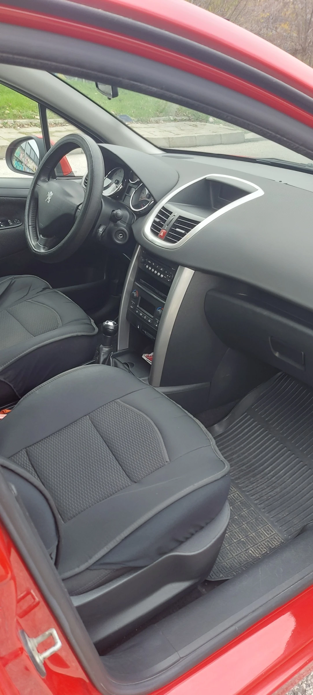 Peugeot 207 1.4 75к.с - изображение 6