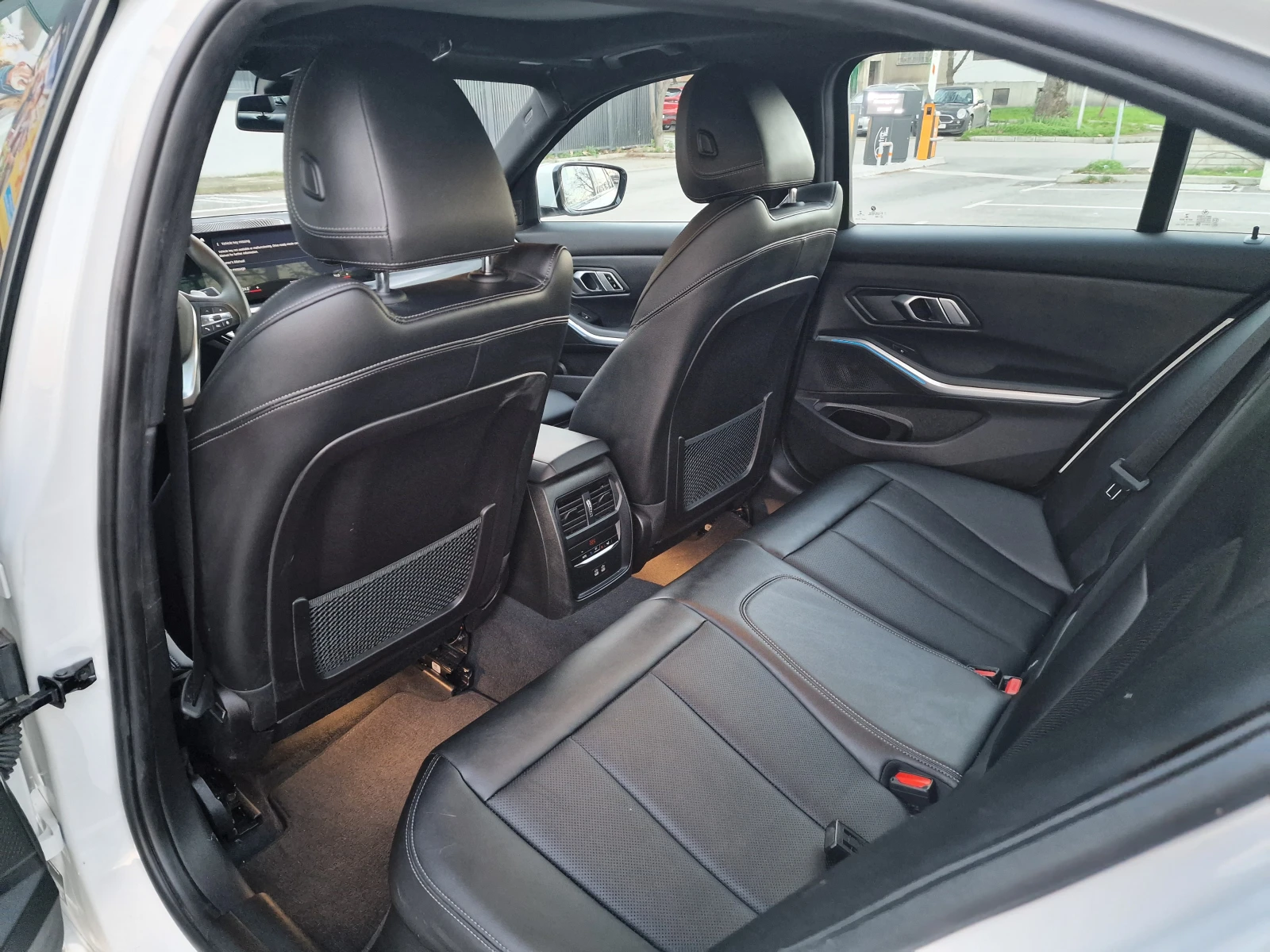 BMW 330 xDrive Plug-In Hybrid 2023 | 288 hp | 4x4 | US | Mobile.bg � ����������� 14