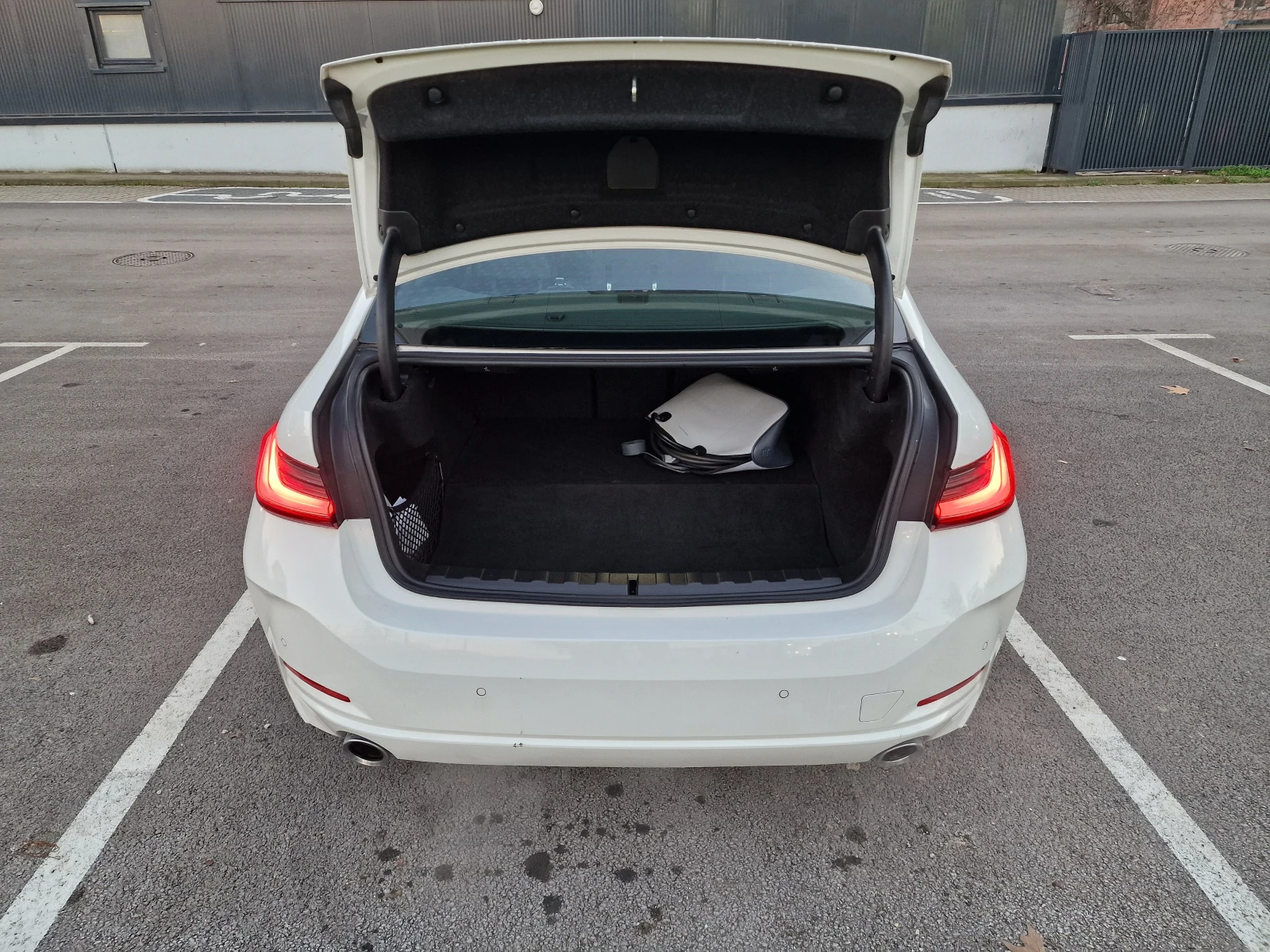 BMW 330 xDrive Plug-In Hybrid 2023 | 288 hp | 4x4 | US | Mobile.bg � ����������� 5