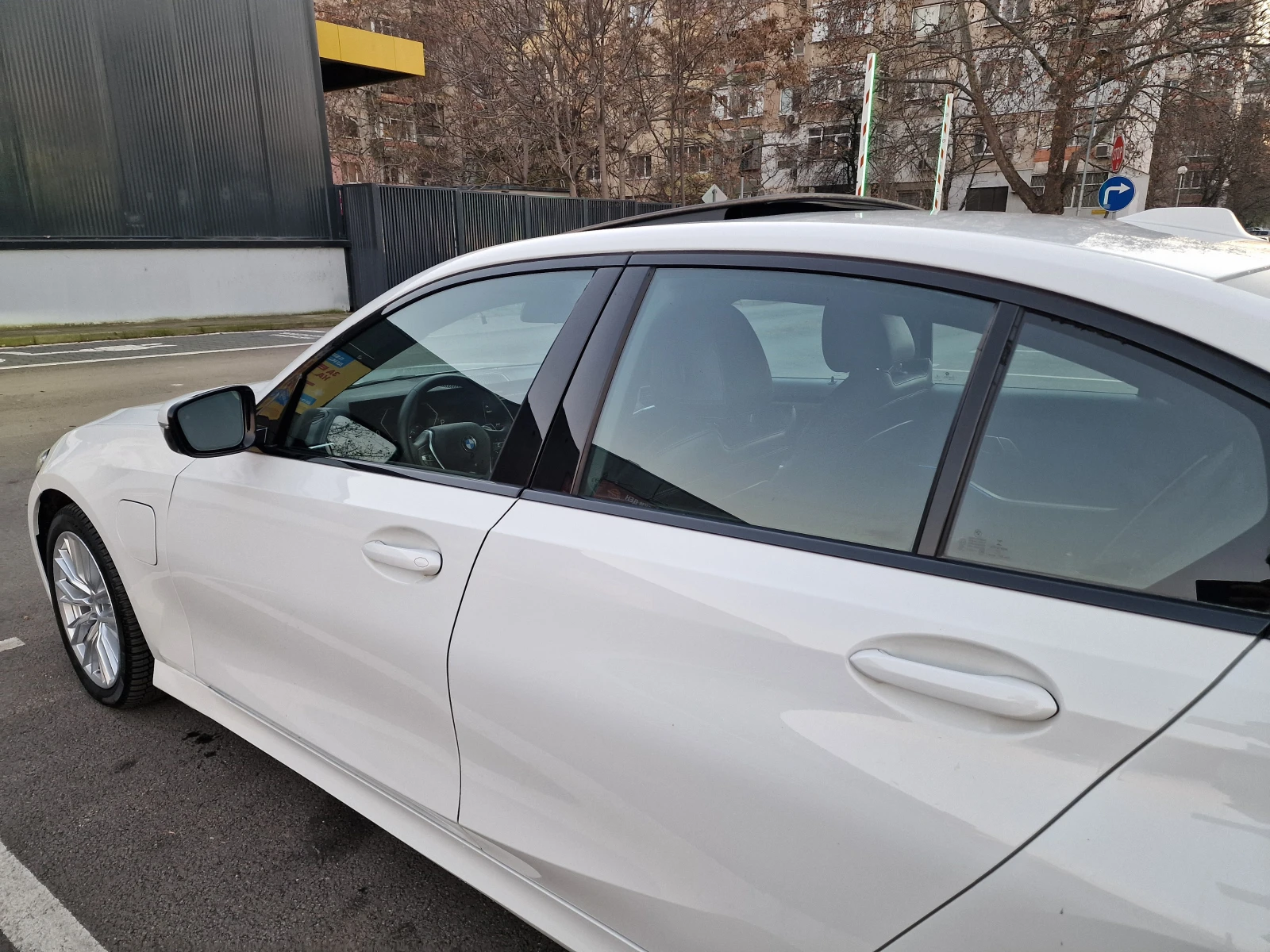 BMW 330 xDrive Plug-In Hybrid 2023 | 288 hp | 4x4 | US | Mobile.bg � ����������� 10