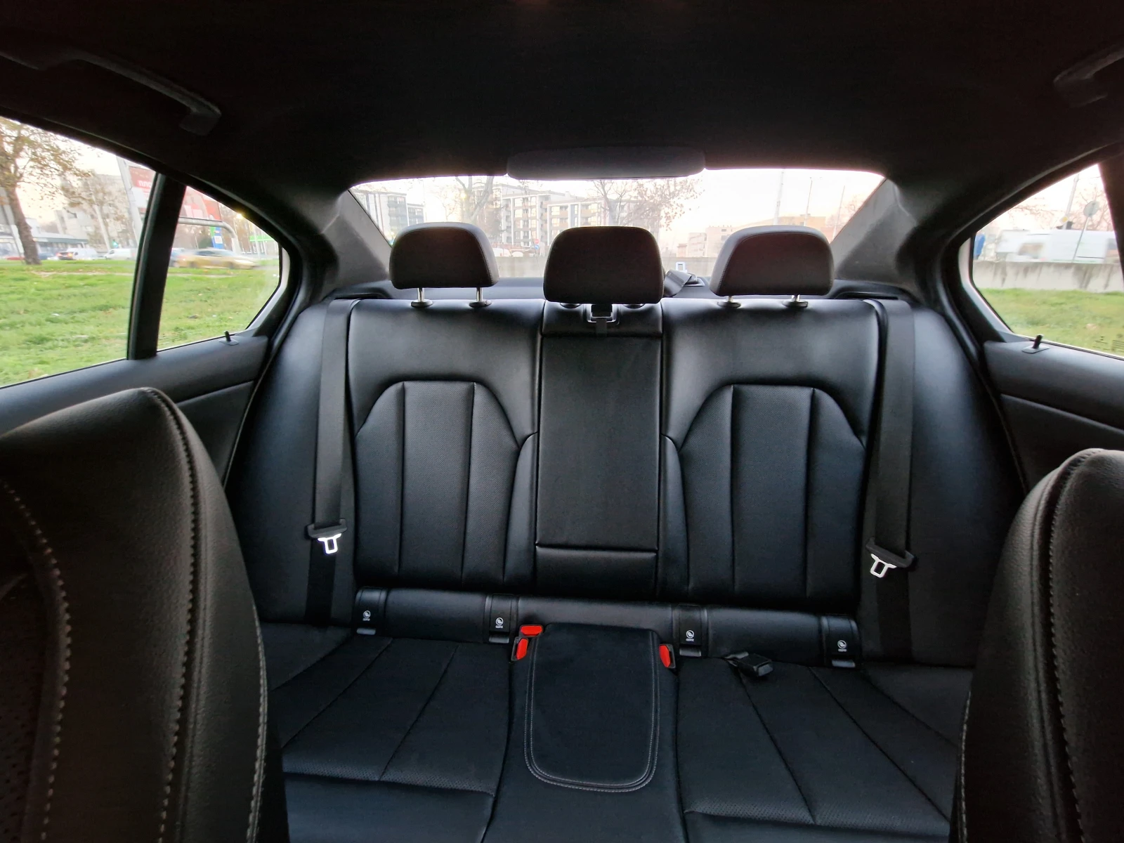 BMW 330 xDrive Plug-In Hybrid 2023 | 288 hp | 4x4 | US | Mobile.bg � ����������� 16