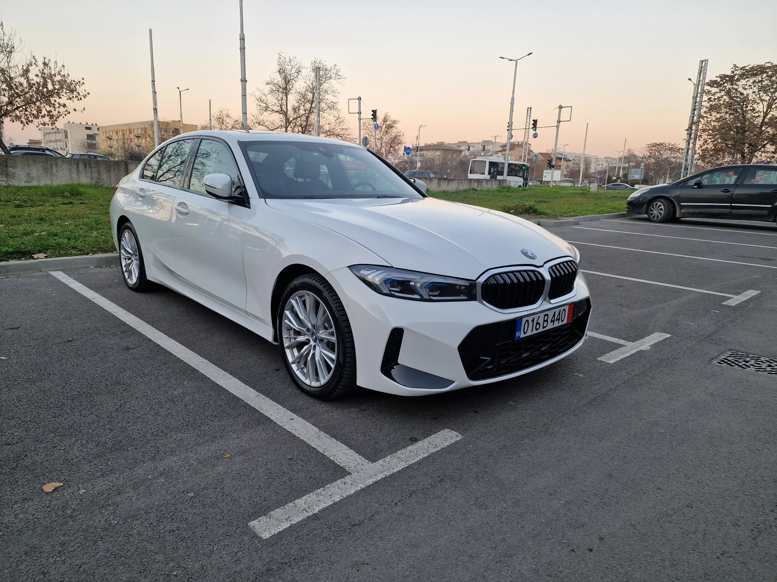 BMW 330 xDrive Plug-In Hybrid 2023 | 288 hp | 4x4 | US | Mobile.bg � ����������� 8