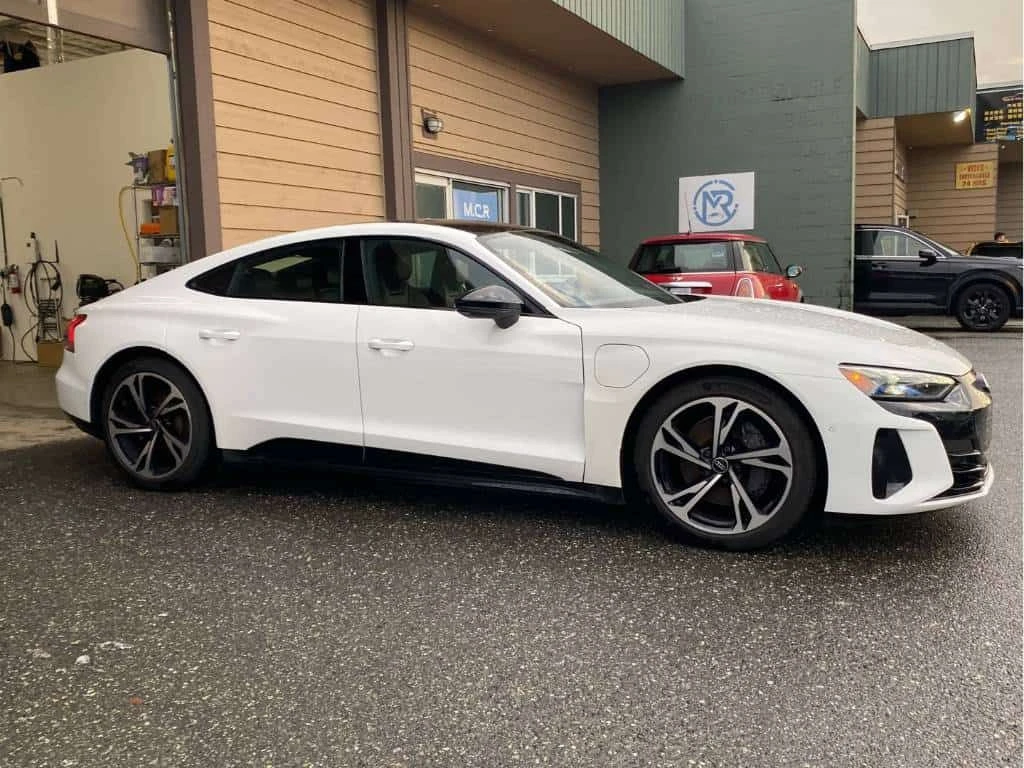 Audi E-Tron GT * quattro * PANO* KEYLESS* ПОДГРЕВ*  - изображение 3