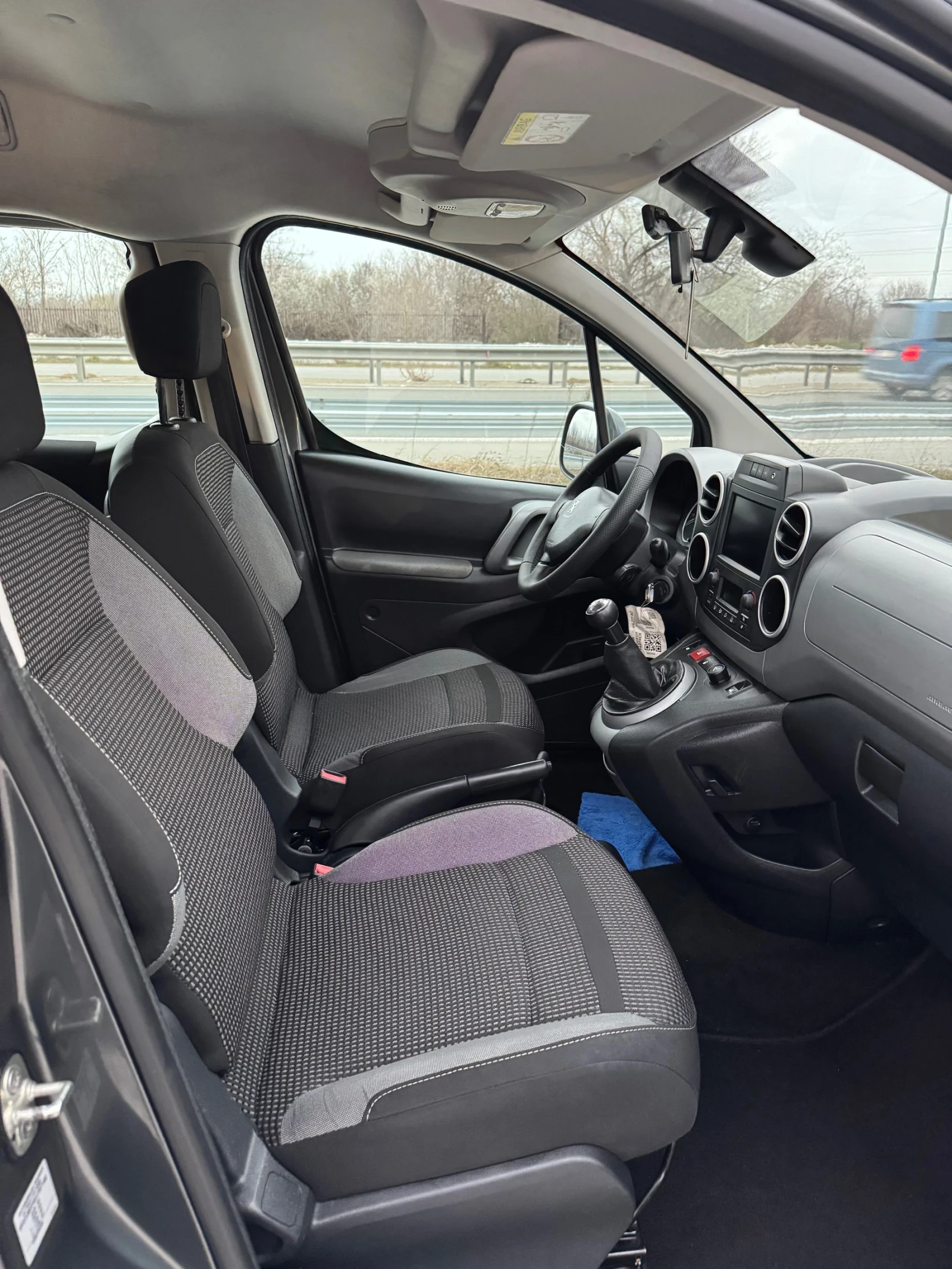 Peugeot Partner 1.6 ehdi, снимка 6 - Автомобили и джипове - 54046702