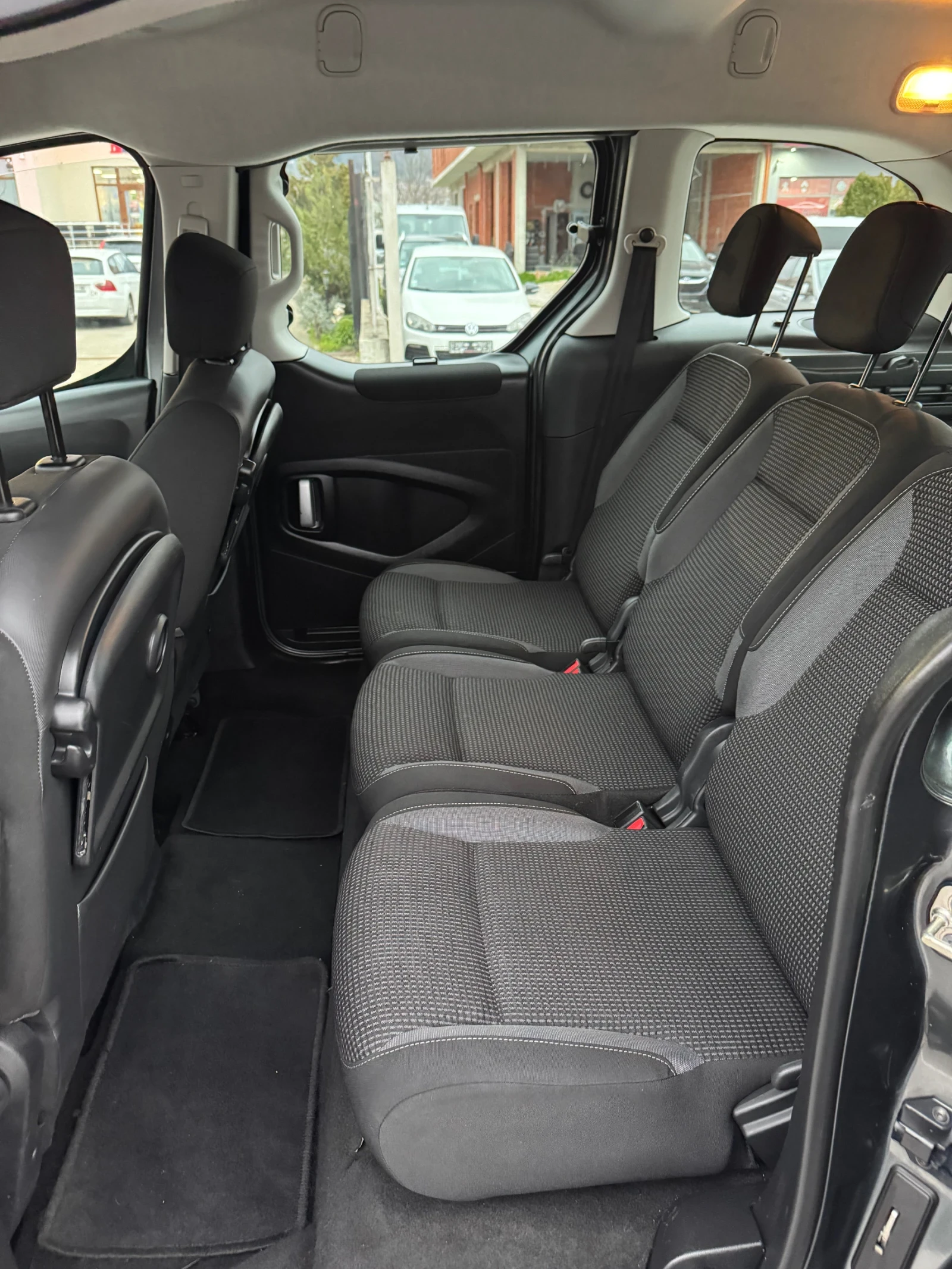 Peugeot Partner 1.6 ehdi, снимка 14 - Автомобили и джипове - 54046702