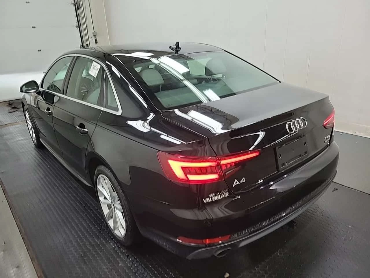 Audi A4  PROGRESSIV /LED/CAMERA/ПОДГРЕВИ , снимка 4 - Автомобили и джипове - 54156933