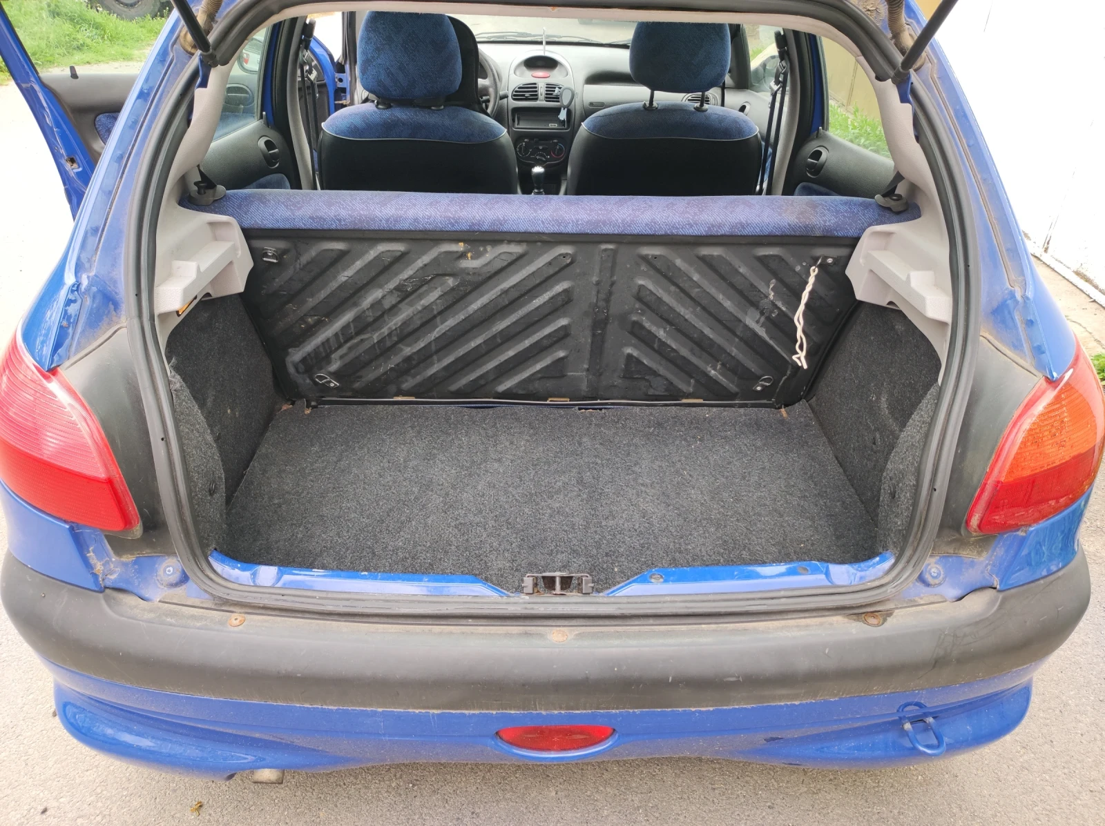 Peugeot 206 1.1i, снимка 7 - Автомобили и джипове - 54397875