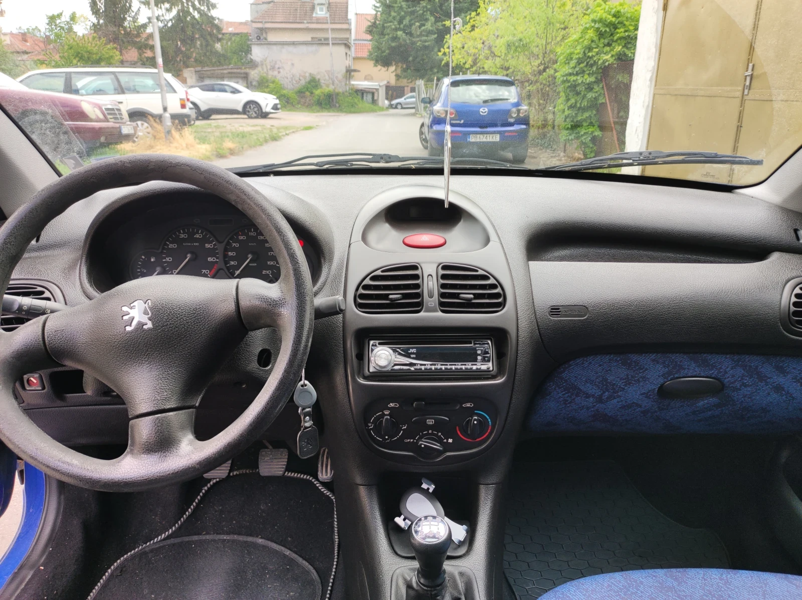 Peugeot 206 1.1i, снимка 10 - Автомобили и джипове - 54397875