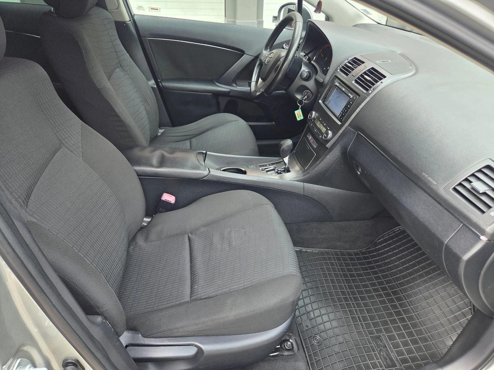 Toyota Avensis 2.2d(150 Hp)AT/Navi/Камера, снимка 15 - Автомобили и джипове - 54740669