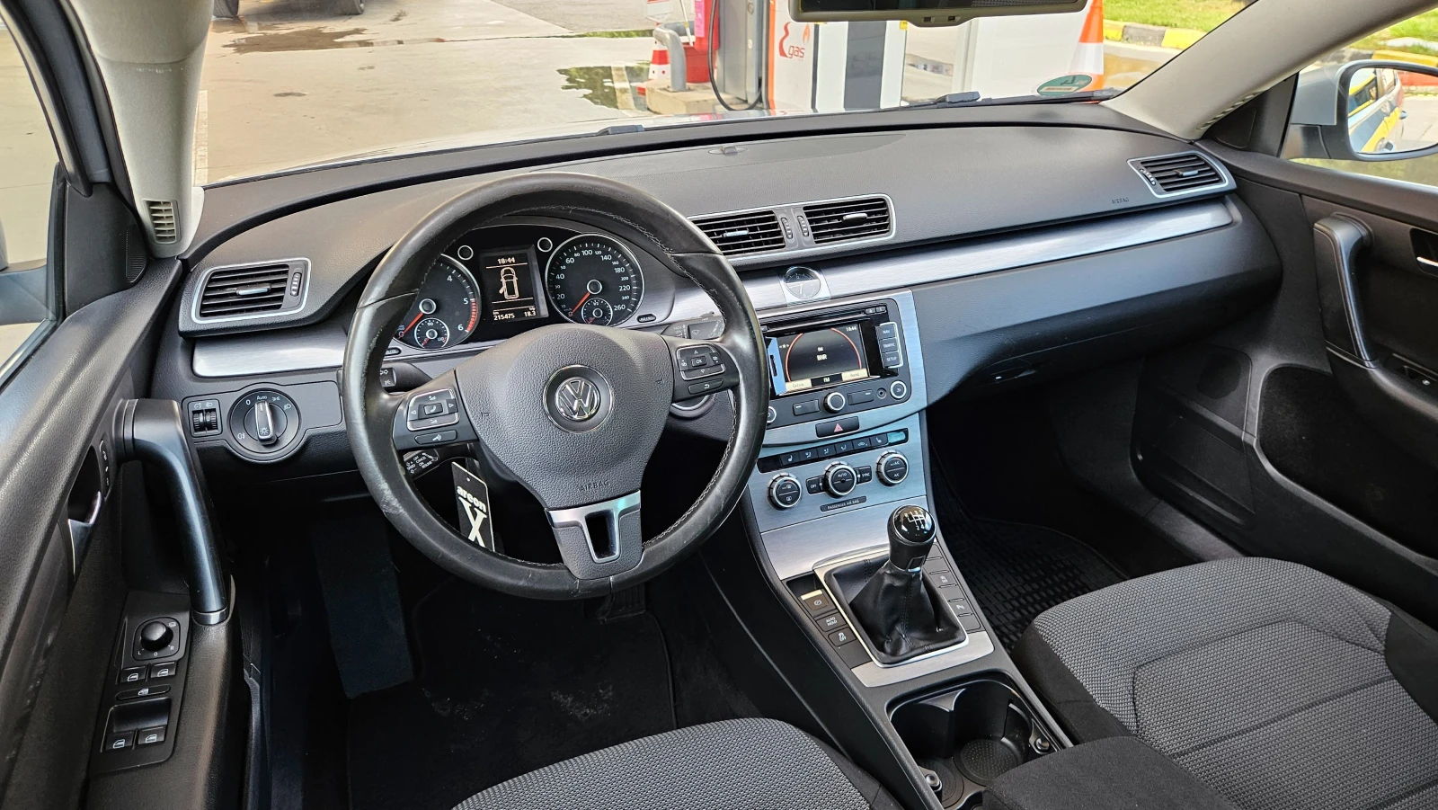 VW Passat 2.0 TDI NAVIG/KLIMATRON/6skorosti, снимка 11 - Автомобили и джипове - 55307204