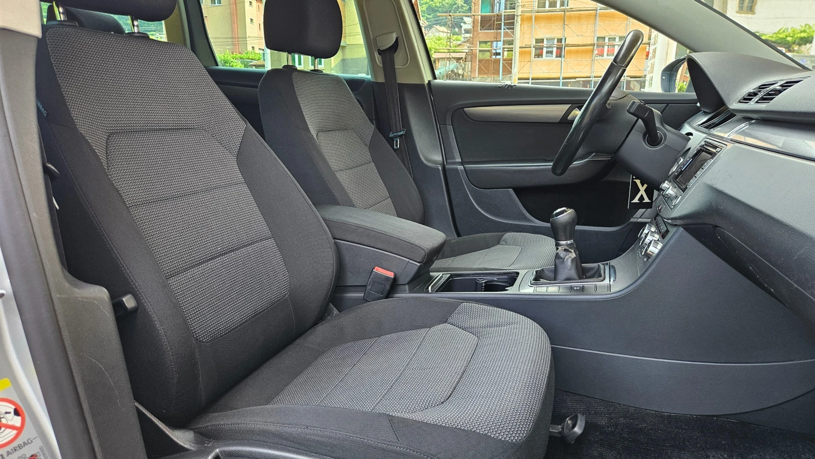 VW Passat 2.0 TDI NAVIG/KLIMATRON/6skorosti, снимка 14 - Автомобили и джипове - 55307204