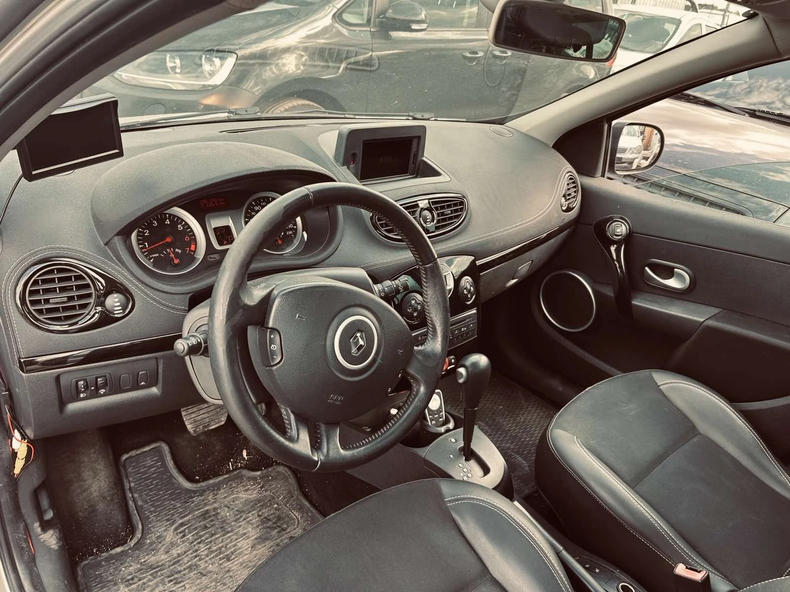 Renault Clio, снимка 7 - Автомобили и джипове - 55381284
