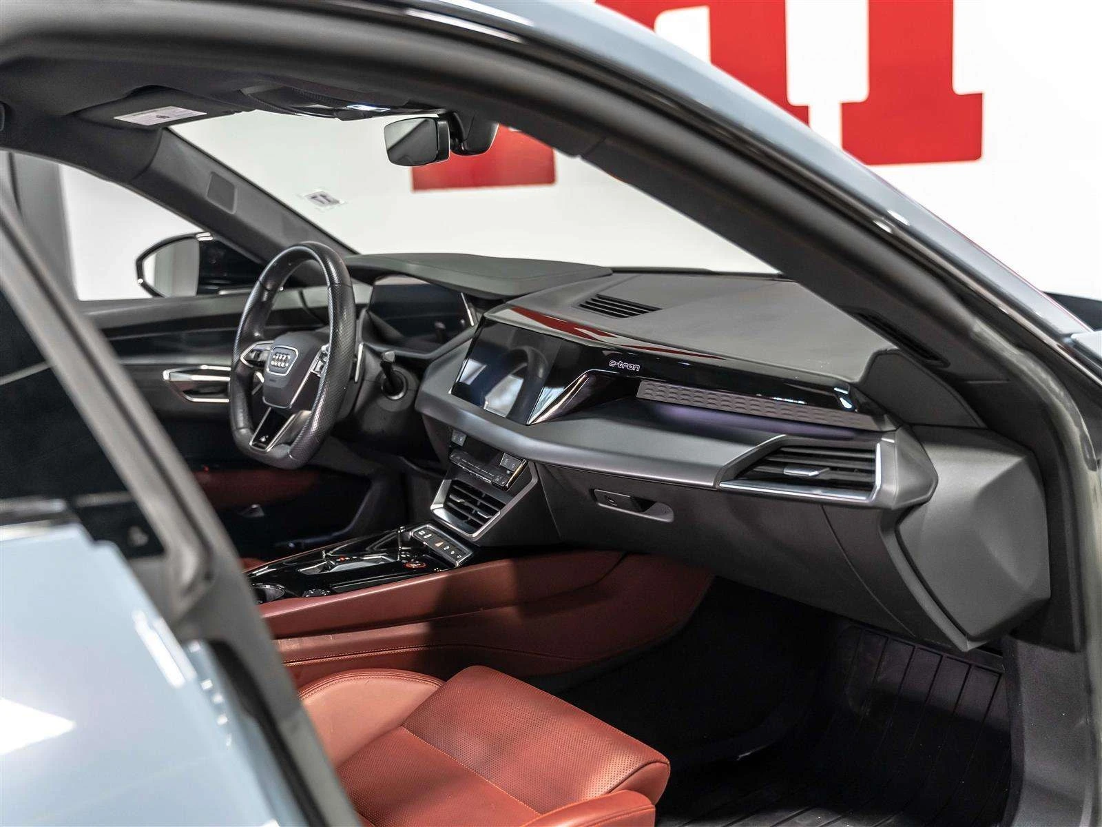 Audi E-Tron GT * Premium Plus| B&O Sound| Black Optics| Accident , снимка 9 - Автомобили и джипове - 56132730