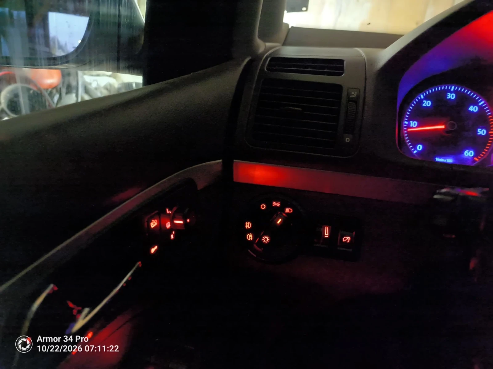 VW Touran, снимка 8 - Автомобили и джипове - 56605539