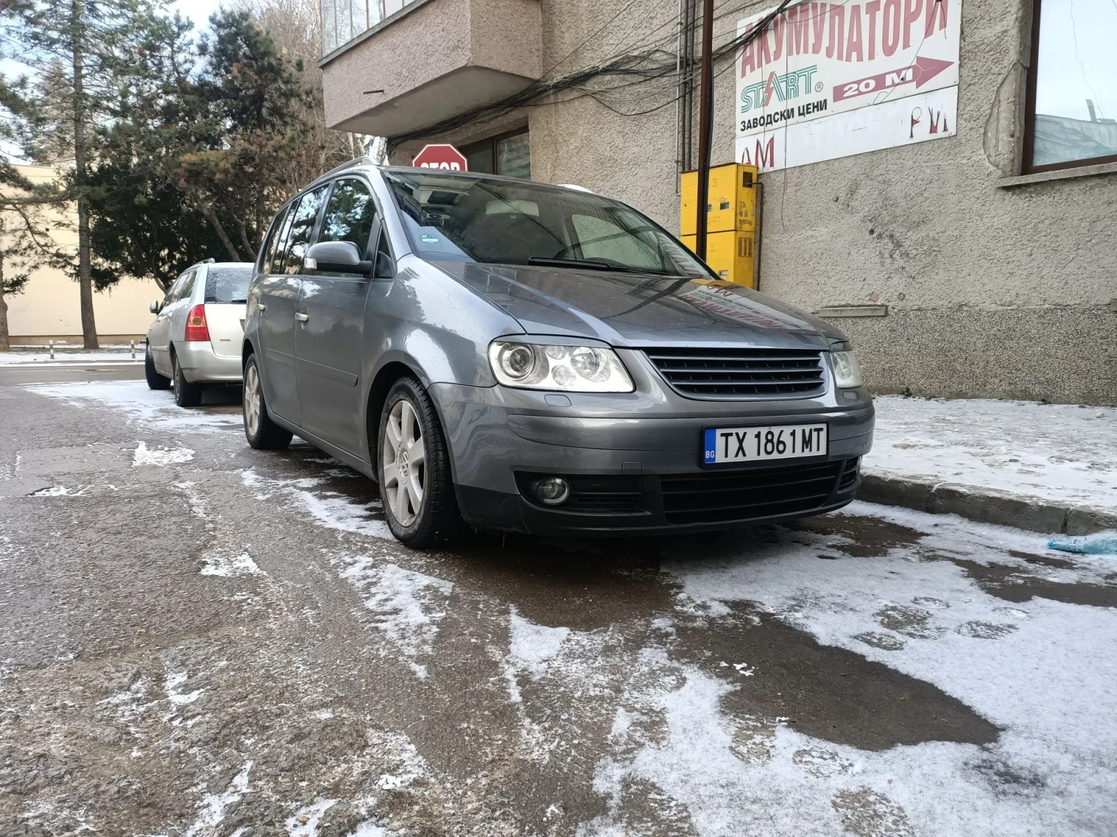 VW Touran, снимка 3 - Автомобили и джипове - 56605539