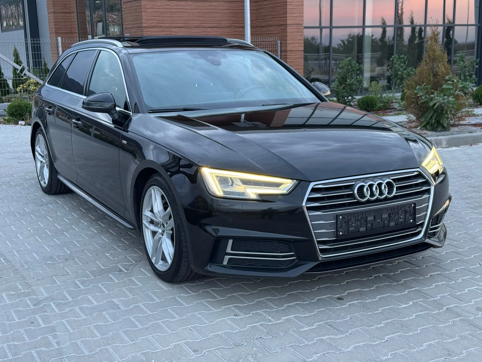 Audi A4 2.0TDI 3x S-Line::PANO::KEYLESS::DIGITAL, снимка 2 - Автомобили и джипове - 56700752