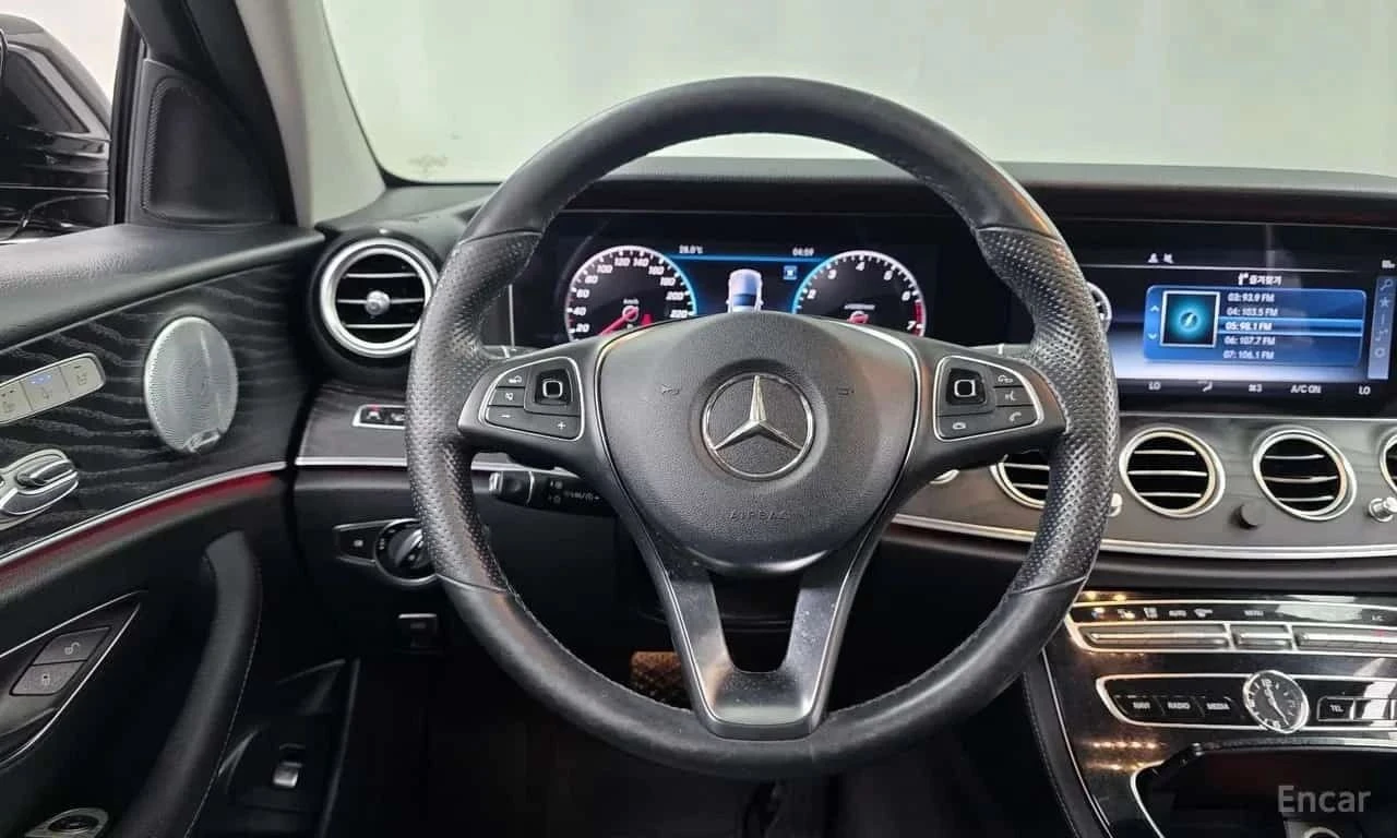 Mercedes-Benz E 300, снимка 12 - Автомобили и джипове - 56726529