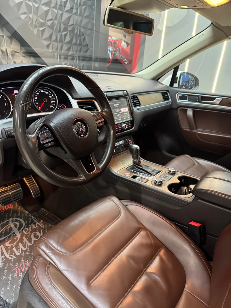 VW Touareg 4.2 TDI 4X4, снимка 9 - Автомобили и джипове - 48562043