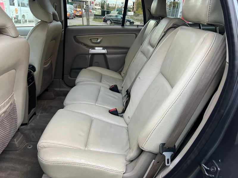 Volvo Xc90 2.4D5/4x4/КОЖА, снимка 13 - Автомобили и джипове - 52349106