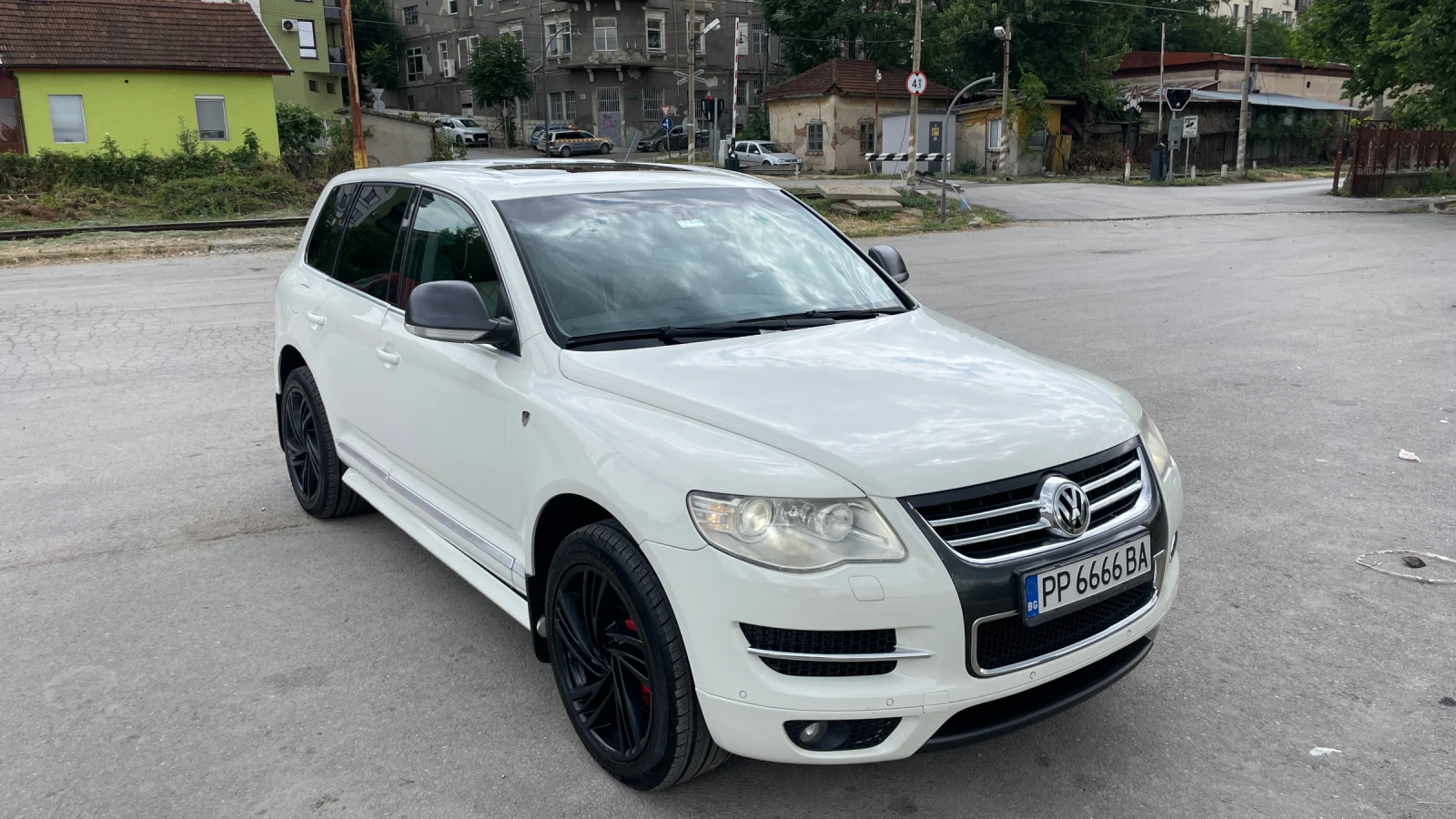 VW Touareg Individual 5.0 V10 - изображение 2