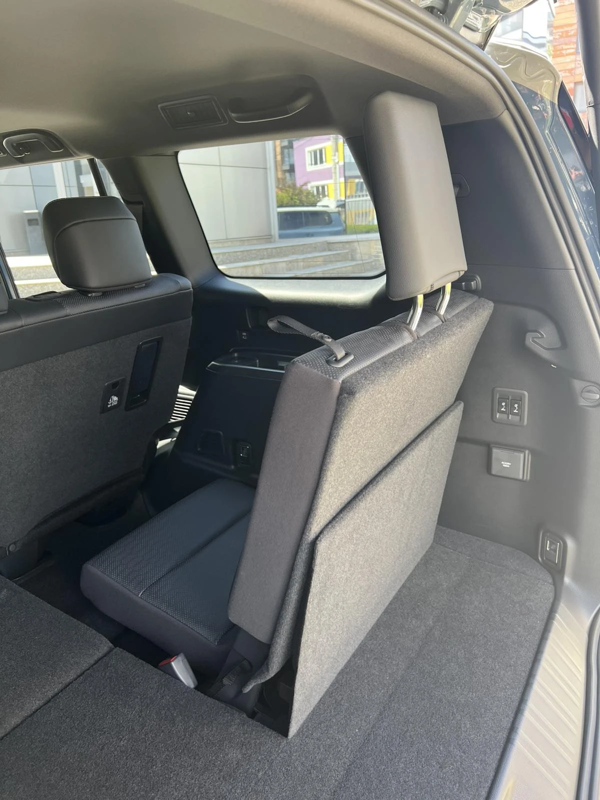 Toyota Land cruiser 250 First Edition, снимка 10 - Автомобили и джипове - 53842158