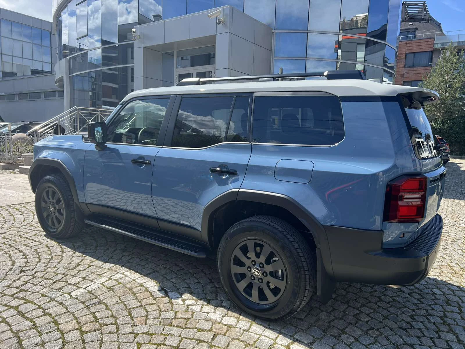 Toyota Land cruiser 250 First Edition, снимка 2 - Автомобили и джипове - 53842158